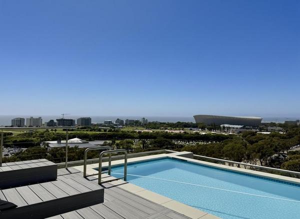 Apartment / Flat For Sale in Green Point, Cape Town